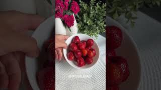 Быстрый желейный торт с клубникой и бананом #тортбезвыпечки #клубника #бананы #желе #быстрыйторт