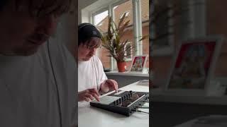 Playing 'The Native' by Jeremy Ellis on Native Instruments' Maschine