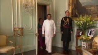 Queen meets Sri Lankan President Sirisena