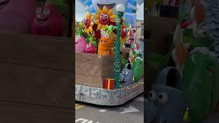 SeaWorld Christmas parade with Big Bird   2022 (Rudolph)