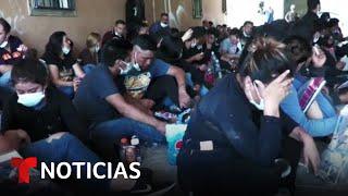 Hallan a más de 100 inmigrantes hacinados en una casa de Texas | Noticias Telemundo