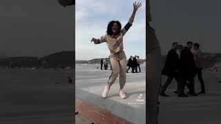 رقص خارجی دختر ایرانی تو خیابونای استانبول 