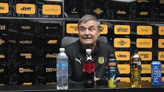 Peñarol 0 - Racing 2. Conferencia Diego Aguirre: "Los silbidos de la gente los entiendo".