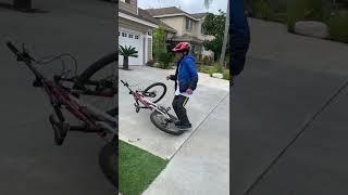 How a dumbass uses his bike