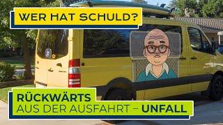 Rückwärts aus der Ausfahrt gefahren – Unfall: Wer hat Schuld?