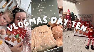 DECORATING COOKIES & A SPECIAL GIFT! Vlogmas Day 10⭐️