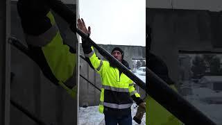Используем металлические подкосы и заводские закладные для установки ЖБИ панелей.