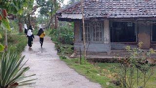 Hujan turun di desa bikin rindu kampung halaman