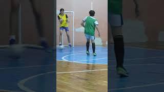 Парень не растерялся ,и после перехвата забил гол #футбол #football #sport #soccer #гол #goal #спорт