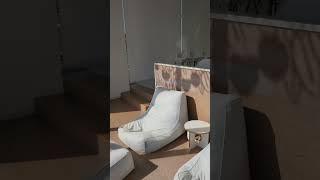 제주도 여행하다가 창가에 햇살을 받으며 쇼파베드처럼 생긴 곳에서 휴식을 취할 수 있는 제주 카페. 무민카페. #JEJUtravel #JEJUcafe #MoominCafe #쇼츠