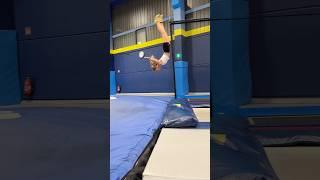 Könnt ihr Tricks am Trampolin?  Macht so Spaß mit euch! #turnen