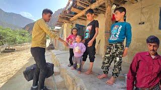 Aqarbun goes to the city and Bahadur and Zeinab collect firewood and Ali goes to work.