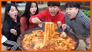 [시골 가마솥 먹방] 미친 비주얼!! 솥뚜껑 5M 치즈 떡볶이 먹방!!