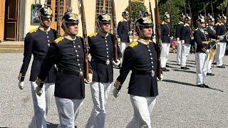 2024-07-15 Måndag  Drottningholms Slott vaktavlösning Livgardet Livskvadron-H.M.K. eget Livkompani