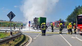 Kamenz: LKW brennt nach Zusammenstoß mit Motorradfahrer aus - eine Person stirbt