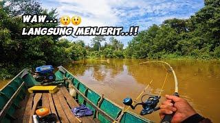 Rejeki Mancing Saat Banjir, Siapa Yang  Gak Semangat Kalau Tarikan Pertamanya Langsung Begini.