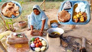 गांव में जब बनता है आलू टमाटर की रसेदार सब्जी साथ में     पापड़ बच्चे और बड़े बहुत ही चाव से खाते हैं