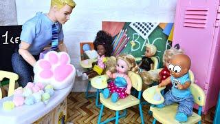 TABA PAWS GIFTS FOR EVERYONE AT SCHOOL Katya and Max are a cheerful family! Barbie Dolls stories