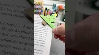 DIY Christmas bookmark!? #christmas #diy #papercraft #cutecrafts #crafts #thingstodo ￼