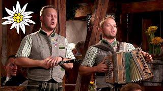 Charming austrian trio plays fast folk music and delights the whole audience