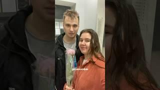 лучший мужчина: встретил около метро, привёз кофту, купил пион за какие-то космические деньги 
