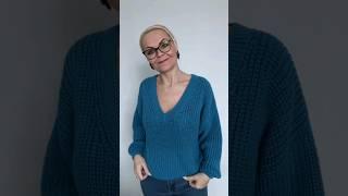 Тренд этой зимы - свитер с V-образным воротом