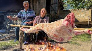 Braten Sie ein ganzes Lamm am Spieß! Soulful Dinner im aserbaidschanischen Dorf