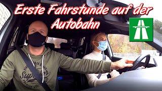 Erste Fahrstunde auf der Autobahn mit Maria