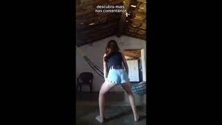 Novinha dançando funk de shortinho - MEXE O BUMBUM