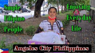 SIMPLE FILIPINO PEOPLE ENJOYING EVERYDAY LIFE : ANGELES CITY PHILIPPINES