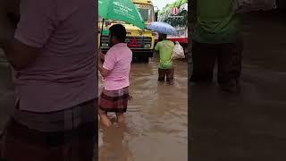 বৃষ্টিতে রাজধানীর জনজীবন বিপর্যস্ত