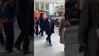 Josh Gad is in groove and always on the move! #mensstyle #comedian