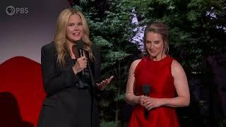 Mary McCormack & Veteran Kirstie Ennis Reach Out Moment | 2024 National Memorial Day Concert