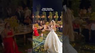 Who said brides can’t bust a move? Flash mob fun, because this bride knows how to throw a party!🪩