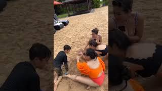 Nagita Kubur Om Merry di Pantai Bali