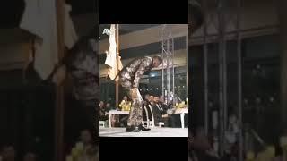 سقوط محمد رمضان على المسرح فى دبي