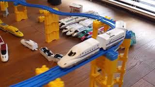 Takara Tomy Tomica Plarail - multi-level rail track