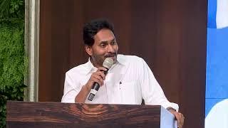 YSRCP ఎమ్మెల్సీలతో తన క్యాంపు కార్యాలయంలో సమావేశమైన YSRCP అధ్యక్షుడు, మాజీ ముఖ్యమంత్రి వైయస్ జగన్.