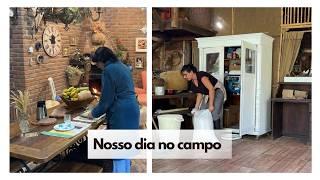 Um dia no campo com decoração rústica aconchegante e charmosa