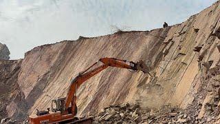 How to Break a Hill with an excavatorworking!Humring"#excavators#excavatorvideos #excavator#sand