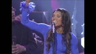 Nicole C Mullen: "Redeemer" (32nd Dove Awards)