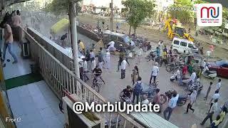 CCTV : મોરબીમાં બાપા સીતારામ ચોકમાં ભારે ટ્રકના કારણે વોકળામાં ગાબડું પડ્યું..