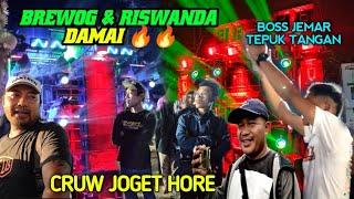 Cruw brewog menyambut Riswanda2 saat lewat di depanya. boss jemar tepuk tangan langsung joget bareng