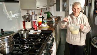 My MUM Cooks BEST Sunday ROAST DINNER & YORKSHIRE Pudding