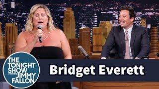 Bridget Everett Gets a Standing Ovation for Her "Piece of My Heart" Karaoke Performance