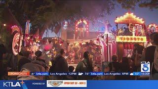 Halloween decorations draw large crowds in Burbank neighborhood