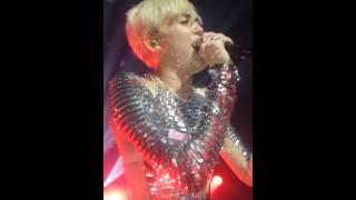 Miley Cyrus - Wrecking Ball (Live at G-A-Y)