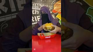 Ducky bhai or Iqra Kanwal Ka “Four” Restaurant #foodblogs #minivlogs #iqrakanwal #shorts