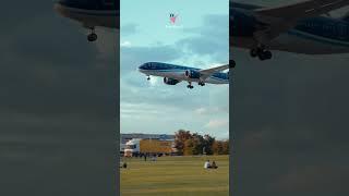 Azerbaijan Airlines Boeing 787 landing