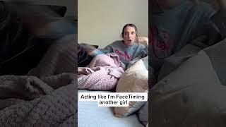 An interesting dual-screen video. Welcome to follow and like!#Pranks everyday#youtubeshorts#wenzi